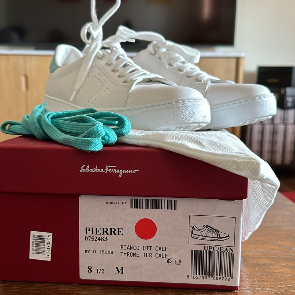 Ferragamo M Sz 8.5 Pierre sneaker Tiffany Blue almost new